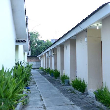 RedDoorz Syariah Plus near Banyuwangi Airport Bagian luar foto