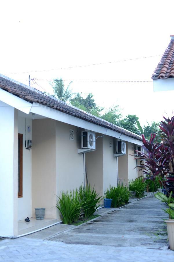 RedDoorz Syariah Plus near Banyuwangi Airport Bagian luar foto