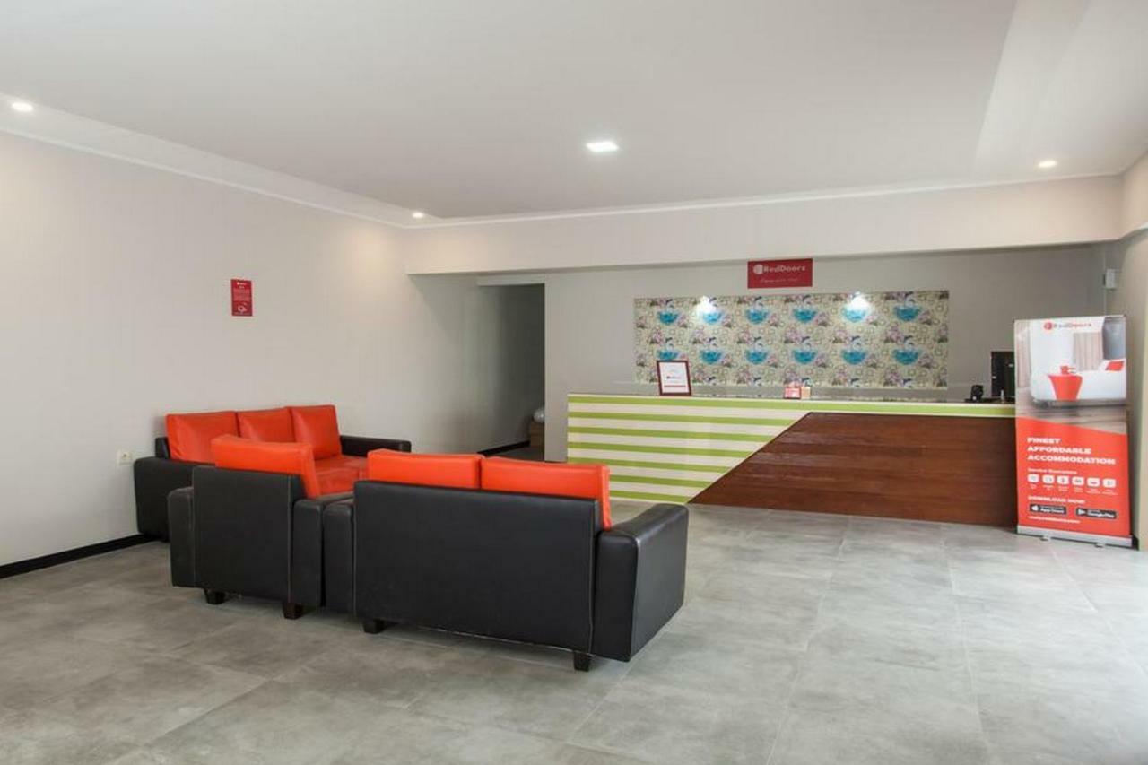 RedDoorz Syariah Plus near Banyuwangi Airport Bagian luar foto