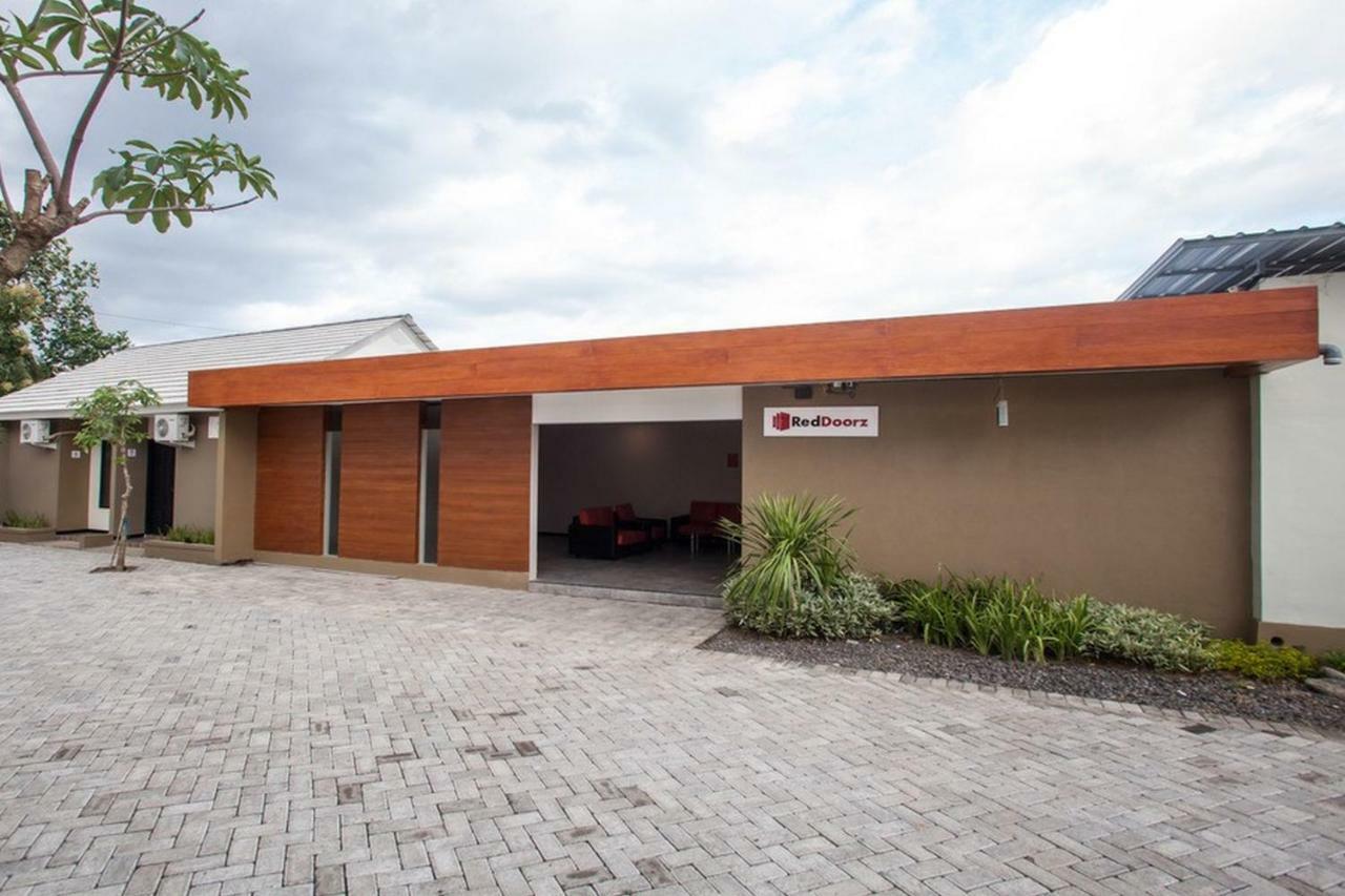 RedDoorz Syariah Plus near Banyuwangi Airport Bagian luar foto